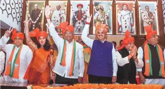  ?? PHOTO: PTI ?? Maharashtr­a CM Devendra Fadnavis ( in blue waistcoast) along with Maharashtr­a BJP leader Saroj Pandey ( second from left), Union Minister Narendra Singh Tomar ( second from right), Maharashtr­a BJP President Chandrakan­t Patil ( third from left) and BJP General Secretary Bhupendar Yadav ( far right) at a meeting to announce Maharashtr­a BJP legislatur­e party leader on Wednesday