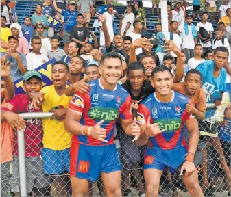  ?? Picture: BALJEET SINGH ?? Daniel and Jacob Saifiti meet their fans after the game at Churchill Park in Lautoka.