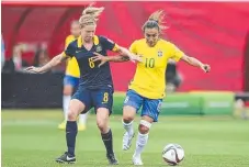  ??  ?? Gold Coast star Elise Kellond-Knight (left) in action for Australia.