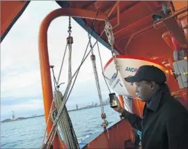  ?? Carolyn Cole Los Angeles Times ?? SOMALI IMMIGRANT Mohammed Ali, on the Staten Island Ferry, says “it’s going to be hard” to return to his country, one of six named in the new travel ban.