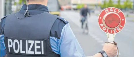  ?? SYMBOLFOTO: RAINER JENSEN ?? Bei vier Großkontro­llen wurden Radfahrer in Weingarten in den Blick genommen. ANZEIGE