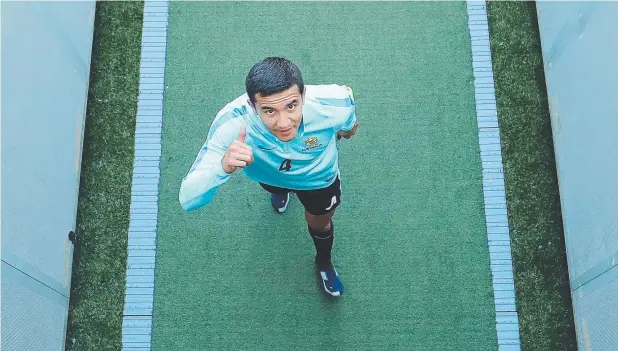  ?? Picture: BRETT COSTELLO ?? LOOKING UP: Tim Cahill gives a thumbs up during an Australia Socceroos training session at ANZ Stadium.