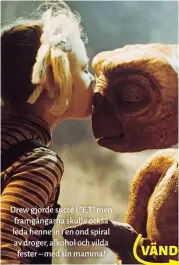  ??  ?? Drew gjorde succé i ” E. T” men framgångar­na skulle också leda henne in i en ond spiral av droger, alkohol och vilda fester – med sin mamma!