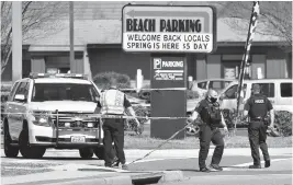  ?? STEPHEN M. KATZ/STAFF FILE ?? Virginia Beach police put up police tape across Pacific Avenue at the Oceanfront on March 27 after a shooting the previous night.