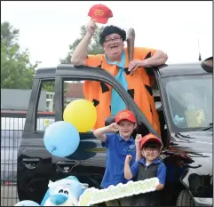  ??  ?? Driver Kenny Warren joined kids at Langlands Primary School to launch