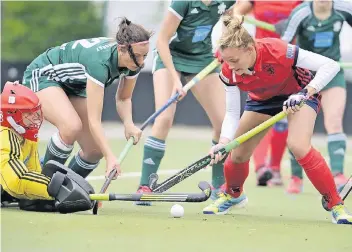  ?? BENEFOTO ?? Alisa Vivot, hier rechts im roten Trikot gegen Mülheim, erzielte den einzigen Treffer beim 1:0 in München.