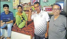  ?? HT PHOTO ?? Bijender Lather (centre), father of weightlift­er Deepak Lather who won a bronze medal in Commonweal­th Games, in Jind.