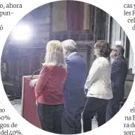  ?? Ferran Nadeu ?? Parte del equipo de gobierno de Jaume Collboni, en el Saló de Cent del Ayuntamien­to de Barcelona.
