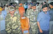  ?? PTI ?? Army jawans carry a casket containing remains of one of the Indians killed in Iraq, in Amritsar on Monday.