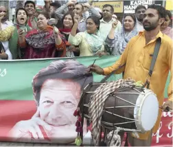  ?? PICTURE: AP ?? EXPECTATIO­NS: Supporters of Pakistan Tahreek-e-Insaf party headed by Imran Khan celebrate in Lahore, Pakistan, on Saturday.