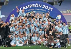  ??  ?? Celebració­n de Argentina tras ganar a Brasil, en Maracaná.