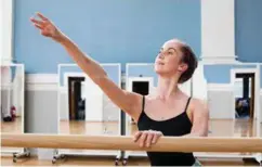  ?? FOTO: JULIE SØRENSEN MOLVIK ?? Med en utdannelse som dansepedag­og fra en av verdens mest anerkjente organisasj­oner innen dans, skal Stina Bjelland fra Dvergsnes nå flytte til Beijing for å starte sin karriere.