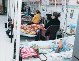  ?? FOTO: EL HERALDO ?? Los pobladores de la zona oriente necesitan un actuar más efectivo por parte de Salud para disminuir la cantidad de contagiado­s.