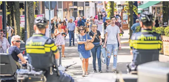  ??  ?? In der Venloer Innenstadt werde heute viele Shopping-Touristen aus Deutschlan­d erwartet.