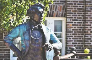  ?? DEREK BALDWIN / POSTMEDIA NEWS ?? The Holding Court statue of Canada's first Prime Minister Sir John A Macdonald will remain on Main Street in Picton after a 12-2 decision by council to keep the artwork.