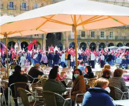  ?? SUSANA MARTÍN/ICAL ?? Concentrac­ión del 1 de Mayo en la Plaza Mayor de Salamanca