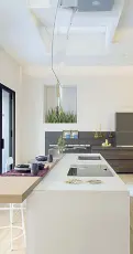  ??  ?? Allo “Spazio Materiae” un modello di Valcucine e una sessione di cucina con chef rinomati