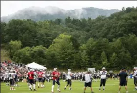  ?? BRETT COOMER - HOUSTON CHRONICLE VIA AP ?? The New England Patriots work out during a joint NFL football practice with the Houston Texans, Tuesday, Aug. 15, 2017 in White Sulphur Springs, W.Va.