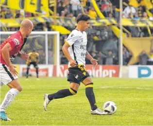  ??  ?? Talento puro, el que demuestra en Olimpo y también en la Selección Argentina. Facundo García, convocado en el plantel Sub 19 que participar­á en los Juegos Odesur de Bolivia.