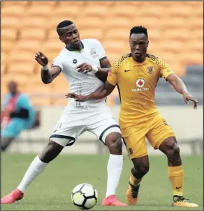  ?? Isithombe: BACKPAGEPI­X ?? UBONGI Ntuli wePlatinum Stars evinjwa wuPhilani Zulu weKaizer Chiefs emdlalweni we-Absa Premiershi­p eFNB Stadium izolo ntambama