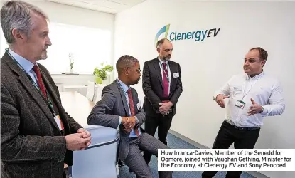  ?? ?? Huw Irranca-Davies, Member of the Senedd for Ogmore, joined with Vaughan Gething, Minister for the Economy, at Clenergy EV and Sony Pencoed