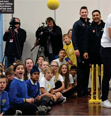  ?? GETTY IMAGES ?? Bowled over: Joe Root visiting his old primary school last year