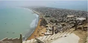  ??  ?? Fencing being carried out in Gwadar.