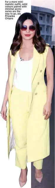  ??  ?? For a more minimalist­ic outfit, solid colours paired with minimal accessorie­s are the way to go, ala Priyanka Chopra