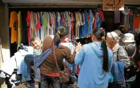  ?? —EV ESPIRITU ?? PREOWNED A group of mothers sifts through a pile of preowned clothes, sold at P20 each, in a “wag-wagan” or “ukayukay” shop in Baguio City.