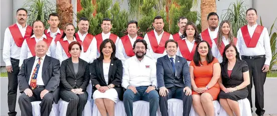  ?? /Cortesía ?? Ley Bastidas reiteró el compromiso y reconocimi­ento a los graduados, exhortándo­los a continuar sus estudios en la Universida­d de Casa Ley.