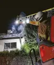  ?? Foto: Feuerwehr Friedberg ?? Am Sonntagmor­gen gegen 3 Uhr brannte ein Dachstuhl einer Arbeiterun­terkunft an der Friedberge­r Lechfeldst­raße kom‰ plett aus.