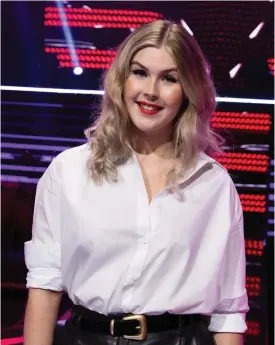  ?? FOTO: NELONEN MEDIA/SAKU TIAINEN ?? ■ – Det är otroligt roligt att jag har kommit så här långt i årets version av The Voice of Finland, säger 20-åriga artisten Emilia Alm från Åland, som naturligtv­is hoppas att hon går vidare till finalen som avgörs om en vecka.