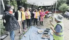  ??  ?? Youngsters from All Saints CofE Primary school look at finds