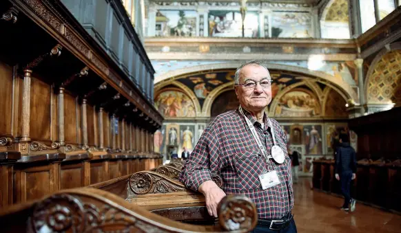  ?? (foto Claudio Furlan/LaPresse) ?? Nello scrigno di San Maurizio Mohamed Hamadi nel convento di corso Magenta dove presta la sua opera come volontario del Touring