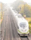  ?? FOTO: DPA ?? ICE der Deutschen Bahn: Wegen Corona ging die Auslastung der Züge zeitweilig um 90 Prozent zurück.
