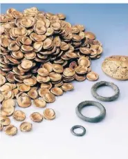  ?? FOTO: ARCHÄOLOGI­SCHE STAATSSAMM­LUNG/DPA ?? Die vielen Münzen haben einst die Kelten geprägt.
