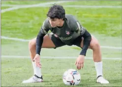  ??  ?? João Félix, en el entrenamie­nto del Atlético.