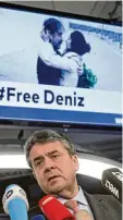  ?? Foto: Nietfeld, dpa ?? Sigmar Gabriel verkündet sung von Deniz Yücel. die Freilas