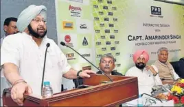  ?? HT PHOTO ?? Chief minister Captain Amarinder Singh during an interactiv­e session at the PHDCCI in Chandigarh on Tuesday.