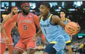  ?? GASH/AP
MORRY ?? Marquette’s Kam Jones drives by St. John’s’s Dylan AddaeWusu during the first half on Saturday in Milwaukee.