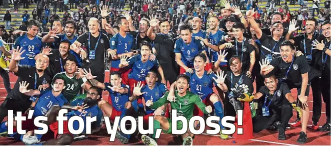  ?? — Bernama ?? Super five: JDT players and officials celebratin­g their win over Perak in a Super League match on Wednesday. With 47 points, JDT have once again lifted the Super League title for the fifth time.