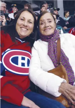  ?? - Gracieuset­é: Paolo Fongemie ?? Lucille Tremblay (à droite) en compagnie de son amie Guylaine Fongemie au match des Canadiens de Montréal, en octobre, au Centre régional K.-C.-Irving.