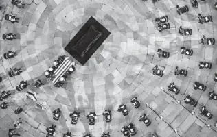  ?? Mandel Ngan / AFP via Getty Images ?? The casket of Capitol Police officer William “Billy” Evans arrives Tuesday in the Rotunda of the U.S. Capitol. Evans was killed after a man in a vehicle crashed into a barrier at the complex.