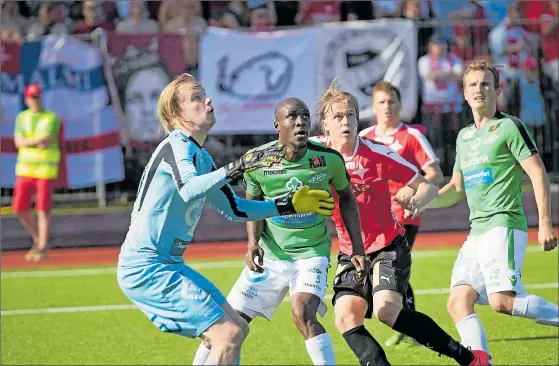  ?? FOTO: LINA ENLUND ?? VIKTIG. EIF-målvakten Jonathan Jäntti stod för en avgörande insats i matchen mot HIFK.