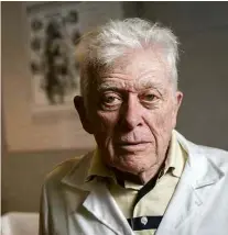  ?? Reinaldo Canato/Folhapress ?? O médico Euclydes Marques, 83, um dos pioneiros dos estudos sobre transplant­es de coração