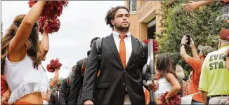  ?? TIM WARNER / GETTY IMAGES ?? Left tackle Connor Williams could leave Texas after this season for the NFL draft, but coach Tom Herman says the junior could be back from his left knee injury in perhaps two weeks.