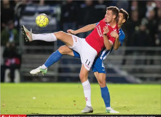  ?? FOTO: CLAUS FISKER ?? Gustaf Nilsson kaempede sig i aftes til sin første scoring for sin nye klub og sikrede vejlensisk sejr i oprykker-duellen. Det skete, da de rødklaedte slog Esbjerg med 1-0 på hjemmebane.