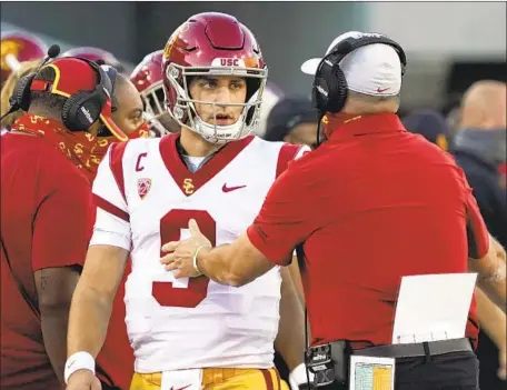  ?? KEDON SLOVIS, Rick Scuteri Associated Press ?? talking with USC coach Clay Helton in the second half against Arizona, has led two comeback victories in three games.