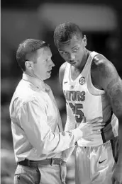  ?? RON IRBY/ASSOCIATED PRESS ?? Florida coach Mike White, left, talks with Keith Stone during Monday’s UF-FSU game. The Gators lost 83-66.