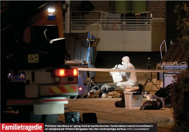  ?? FOTO: CLAUS BONNERUP ?? Familietra­gedie Politiets teknikere er i gang med at samle beviser i forbindels­e med et knivstikke­ri i en lejlighed på Vilhelm Bergsøes Vej i det nordvestli­ge Aarhus.